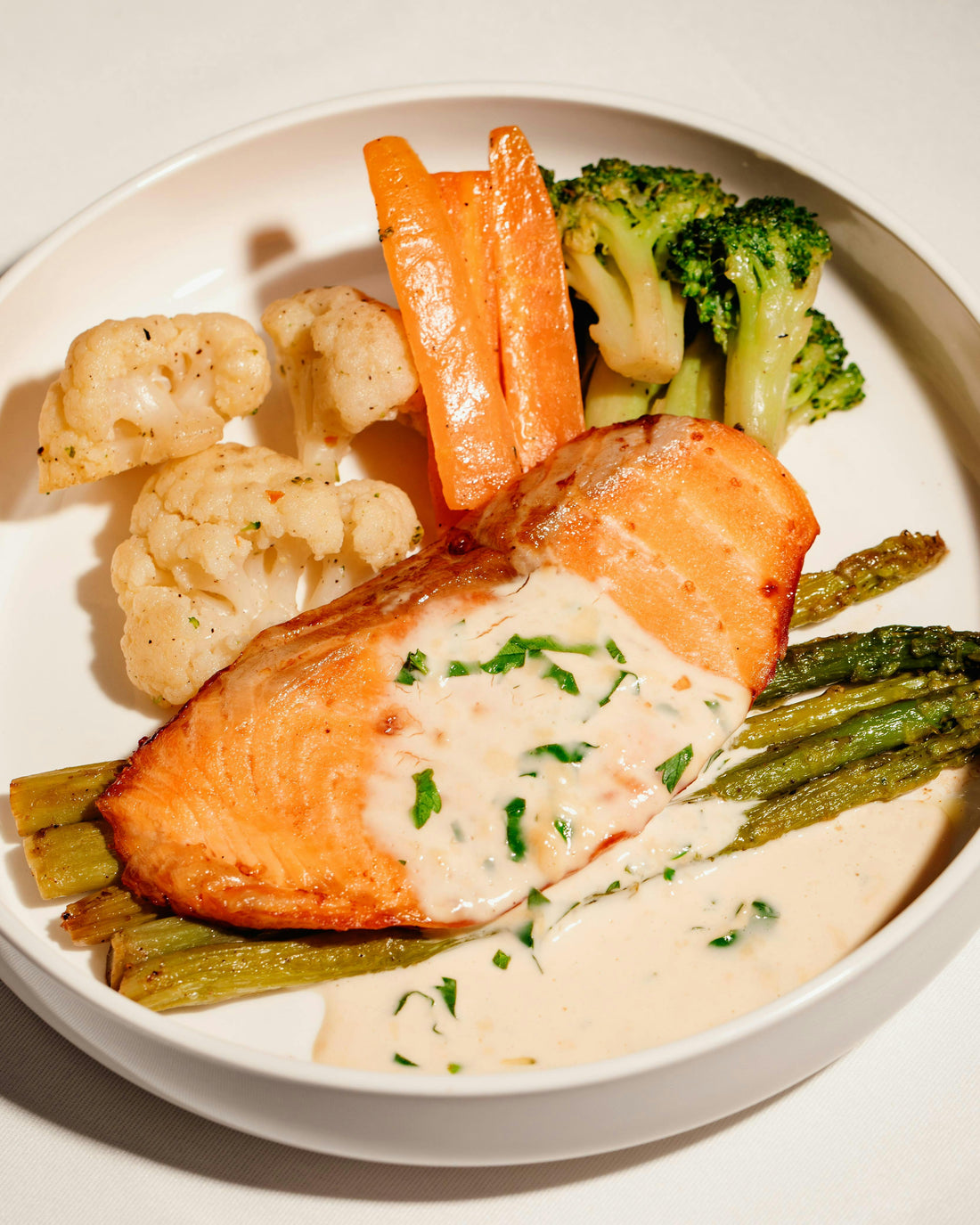 Healthy fat-burning foods for men over 40 including protein, vegetables, and healthy fats