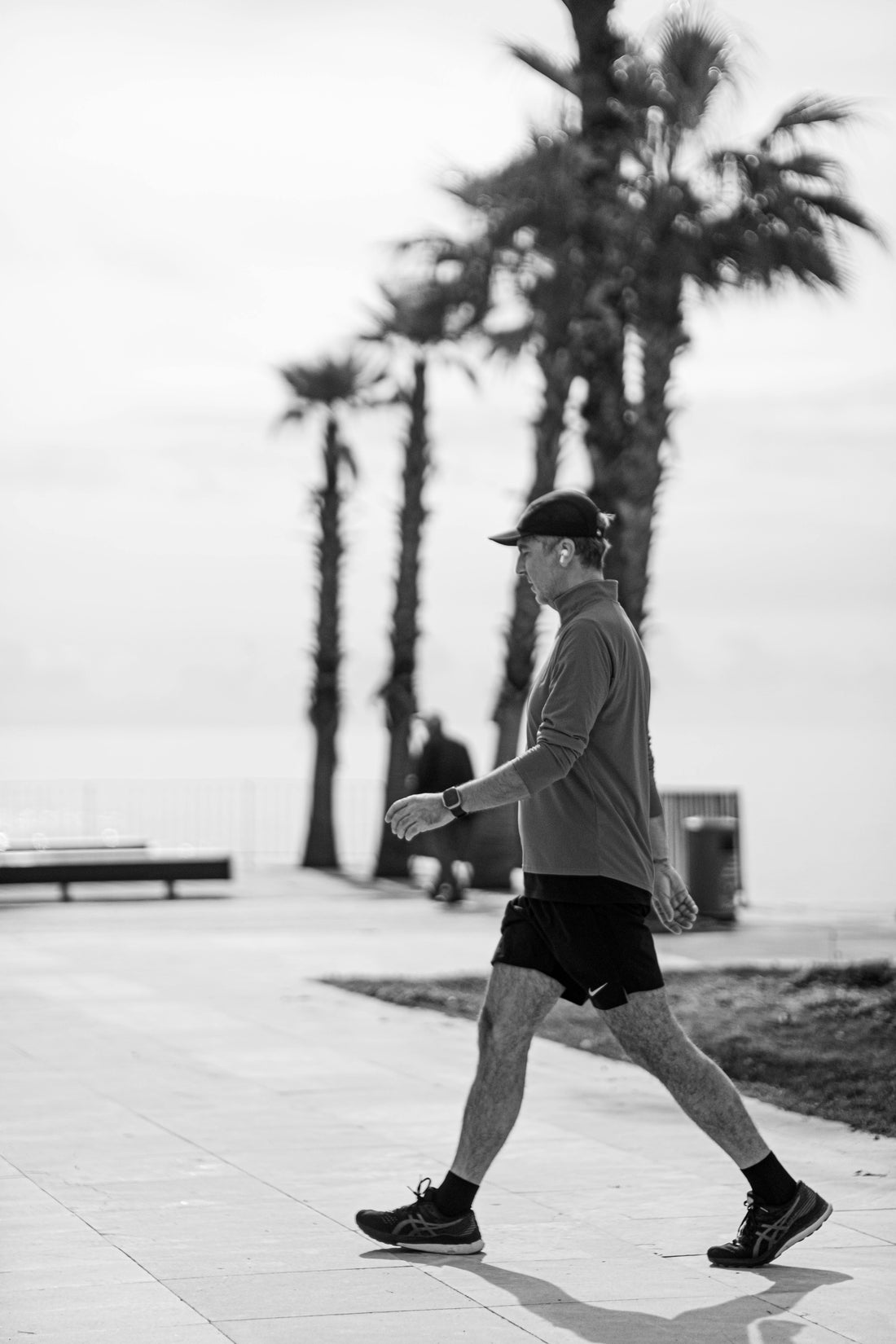 Man over 40 losing weight naturally through healthy habits and exercise